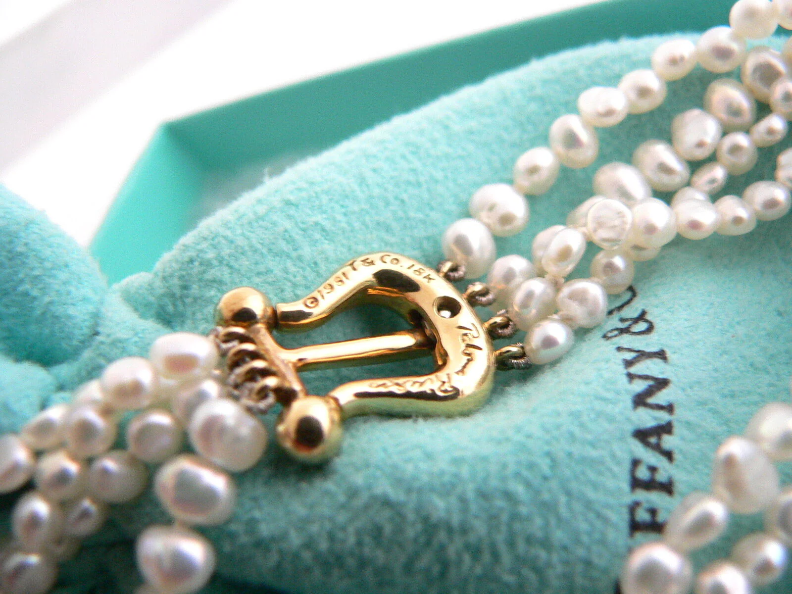 Tiffany & Co 18K Pearl Strand Bracelet Gold Picasso Bangle 8 In Love Gift Pouch