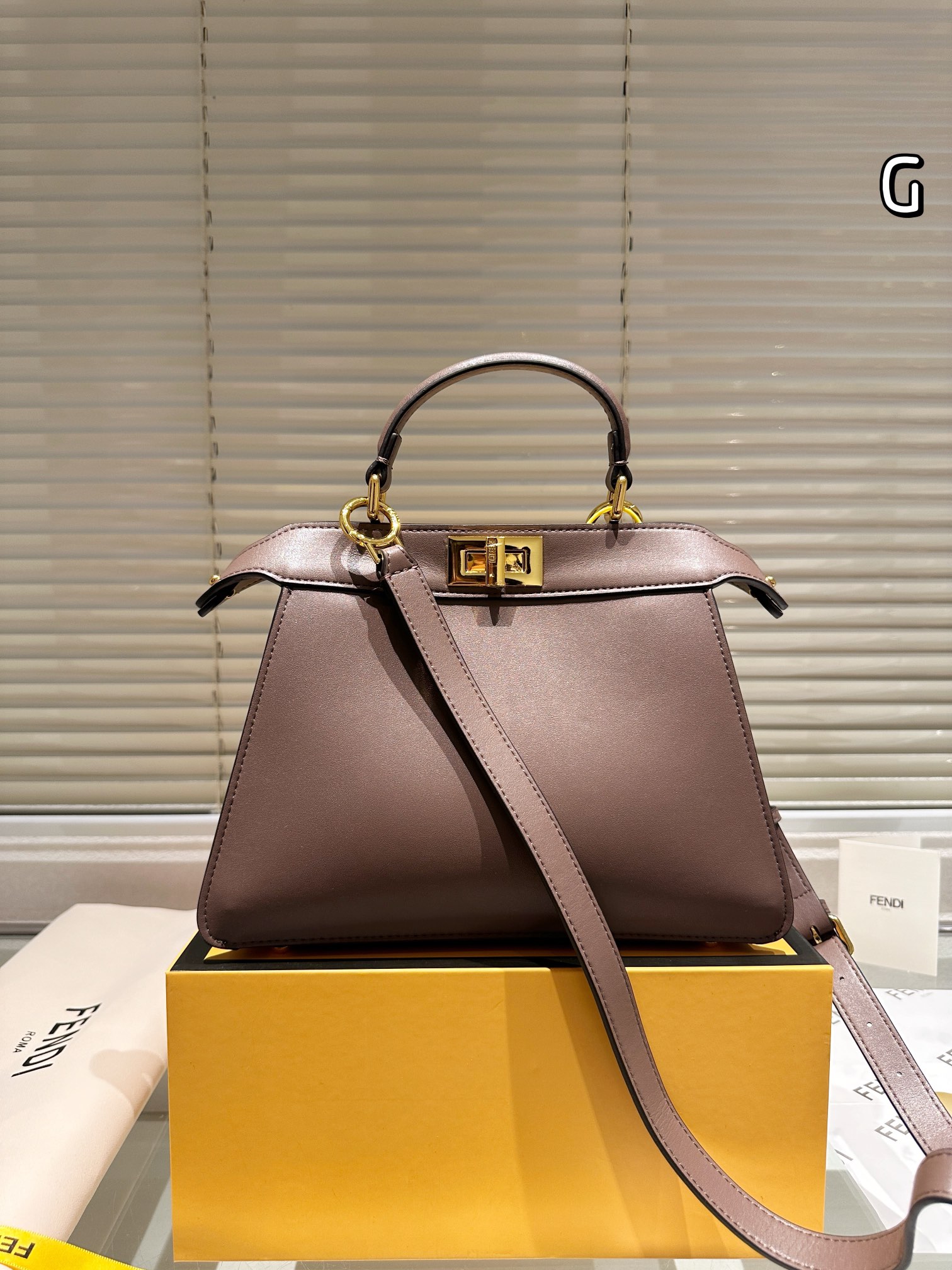 FENDI Peekaboo ISeeU Bag Medium Shoulder Bag(Replica)