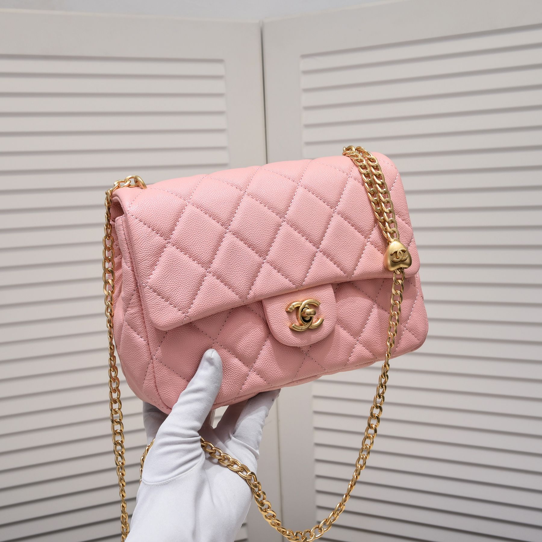 Chanel 23P Heart-Shaped Sardware Shoulder Bag Handbag