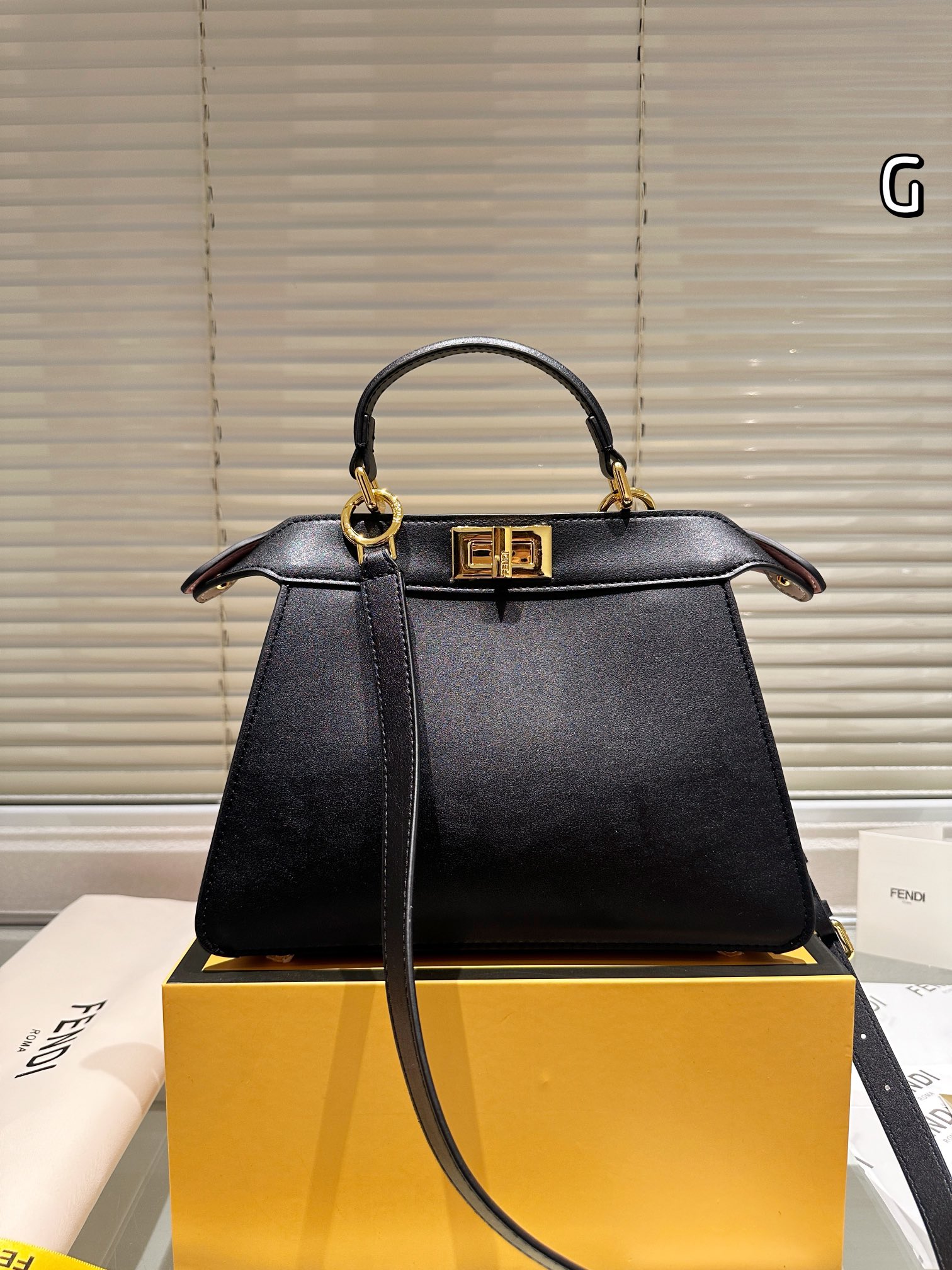 FENDI Peekaboo ISeeU Bag Medium Shoulder Bag(Replica)