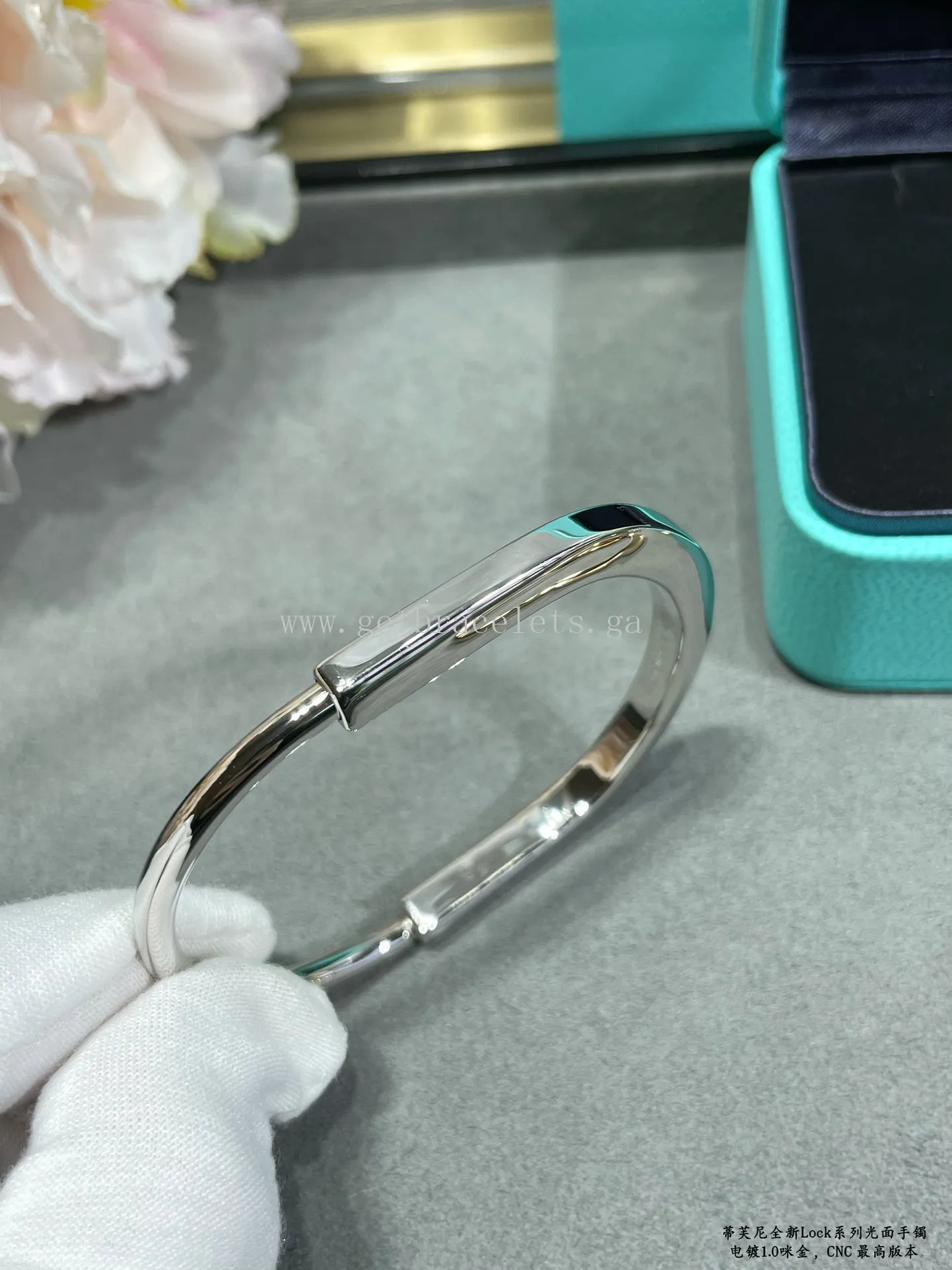 Tiffany Lock Bangle in White Gold/Rose Gold/Yellow Gold/Yellow Gold