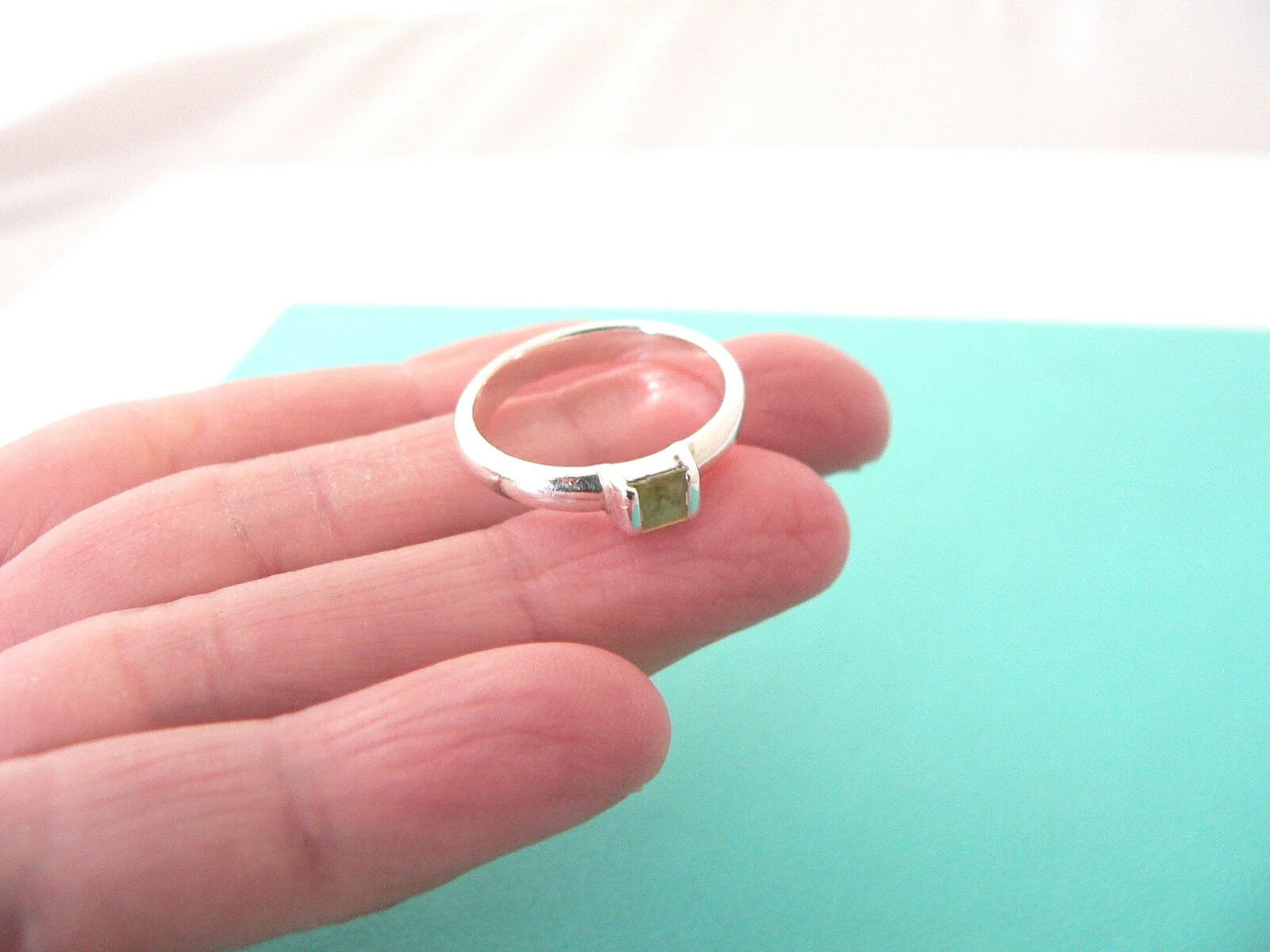 Tiffany & Co Silver Peridot Green Gemstone Ring Stacking Band Sz 6.25 Gift Love