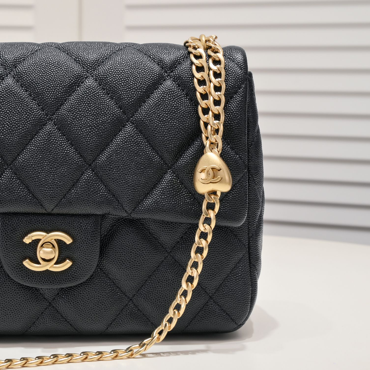 Chanel 23P Heart-Shaped Sardware Shoulder Bag Handbag