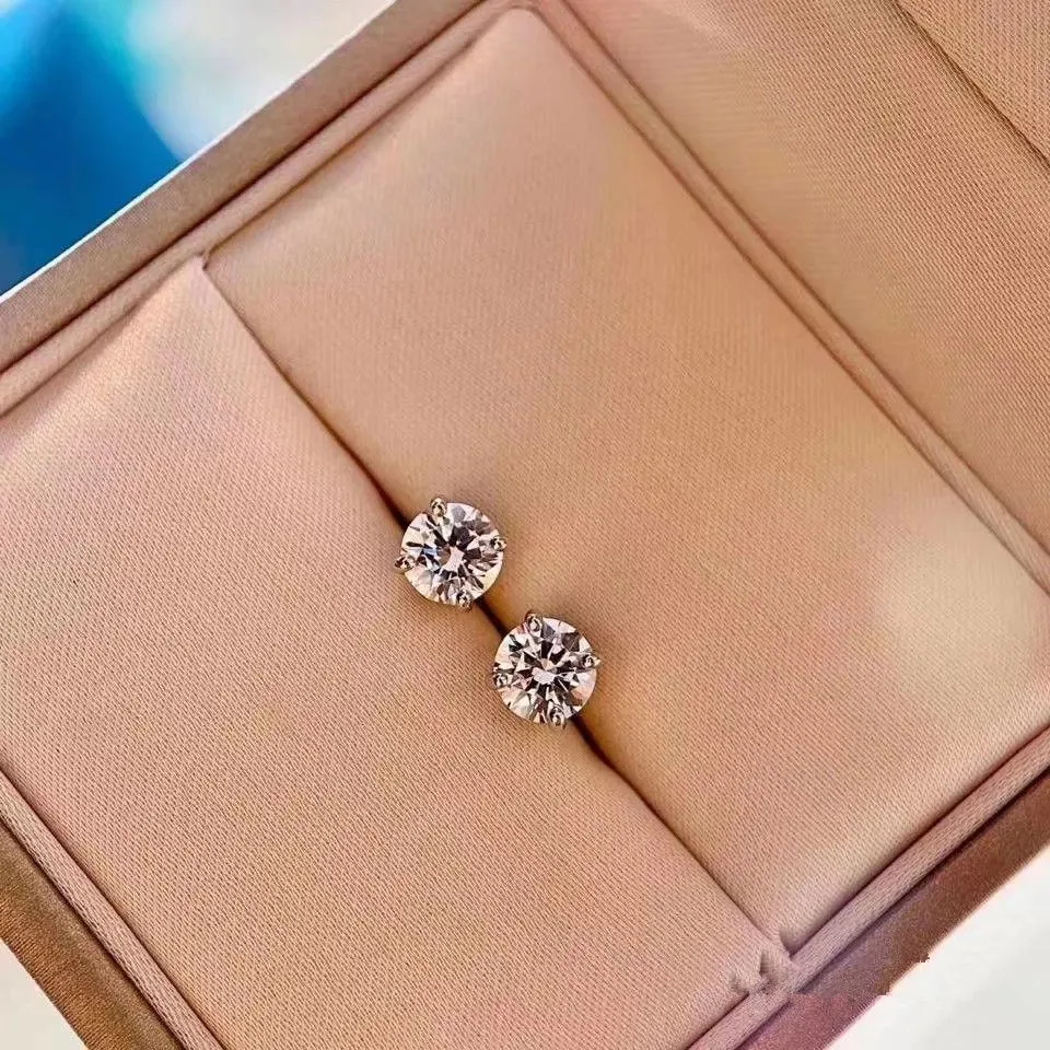 Replica Tiffany & Co 4 Prong Brilliant Solitaire Diamond White Gold America Sale Online Lady