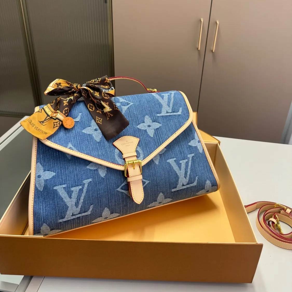 Louis Vuitton LV Diane Denim Messenger Shoulder Bag Handbag (Replica)