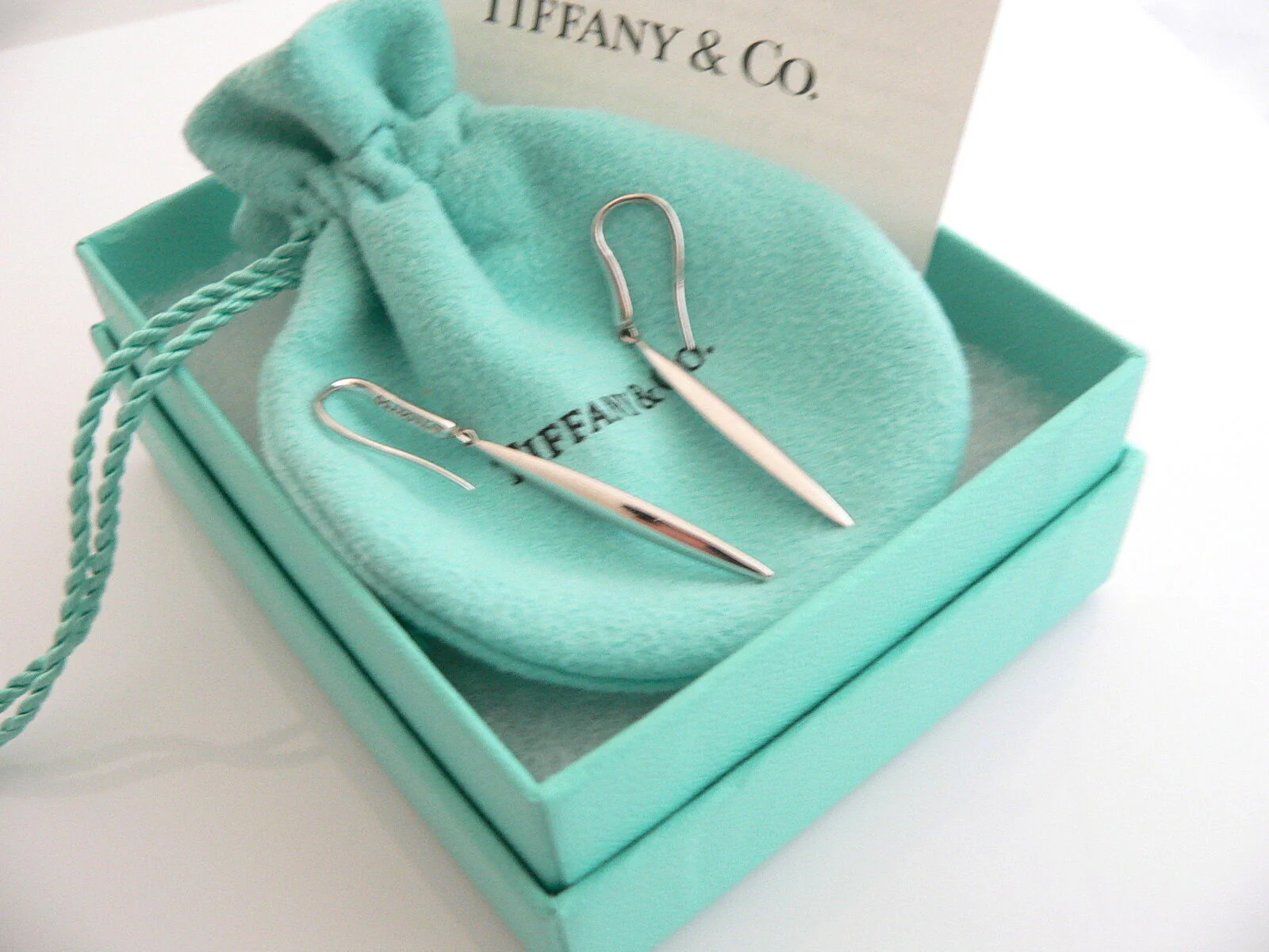 Tiffany & Co 18K Gold Feather Dangling Earrings Dangle T and Co Gift Pouch Box