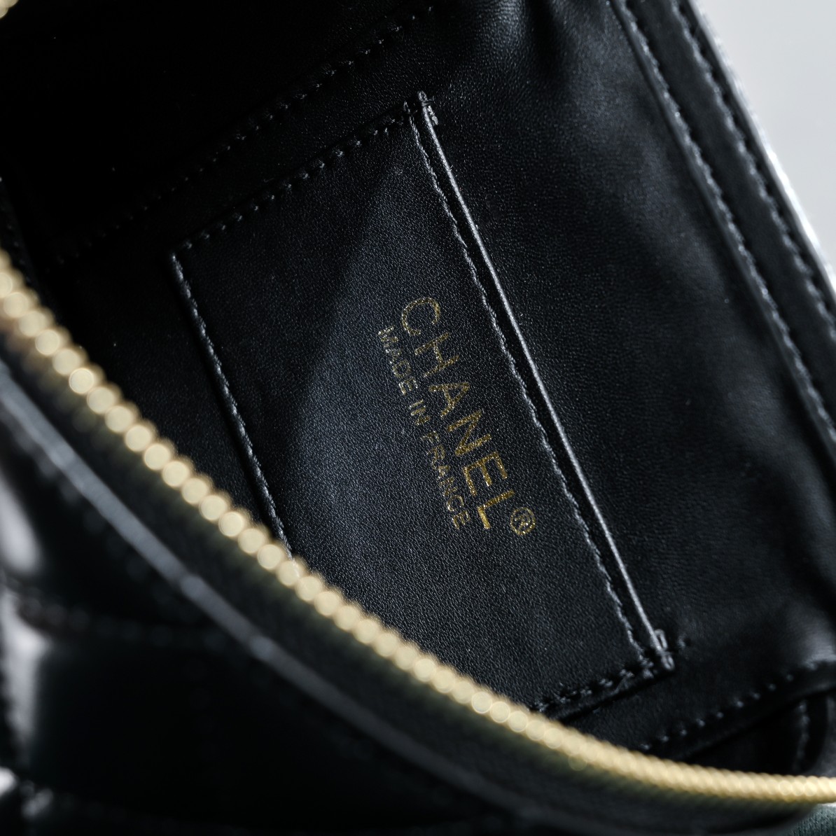 Chanel 23K Petal Metal Handle Shoulder Bag Handbag