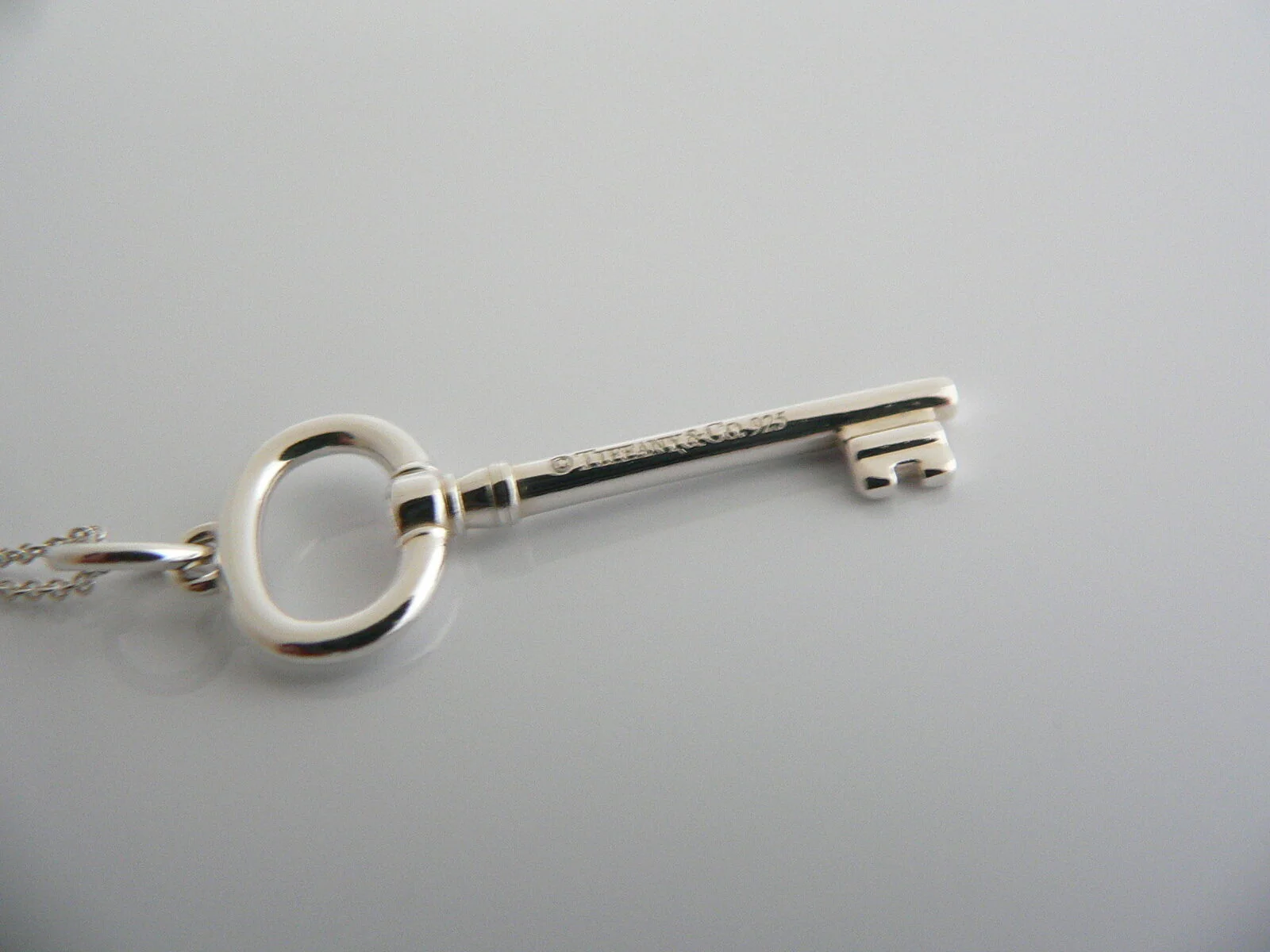Tiffany & Co Silver Oval Key Necklace Pendant Charm 18 Inch Chain Gift Love Art
