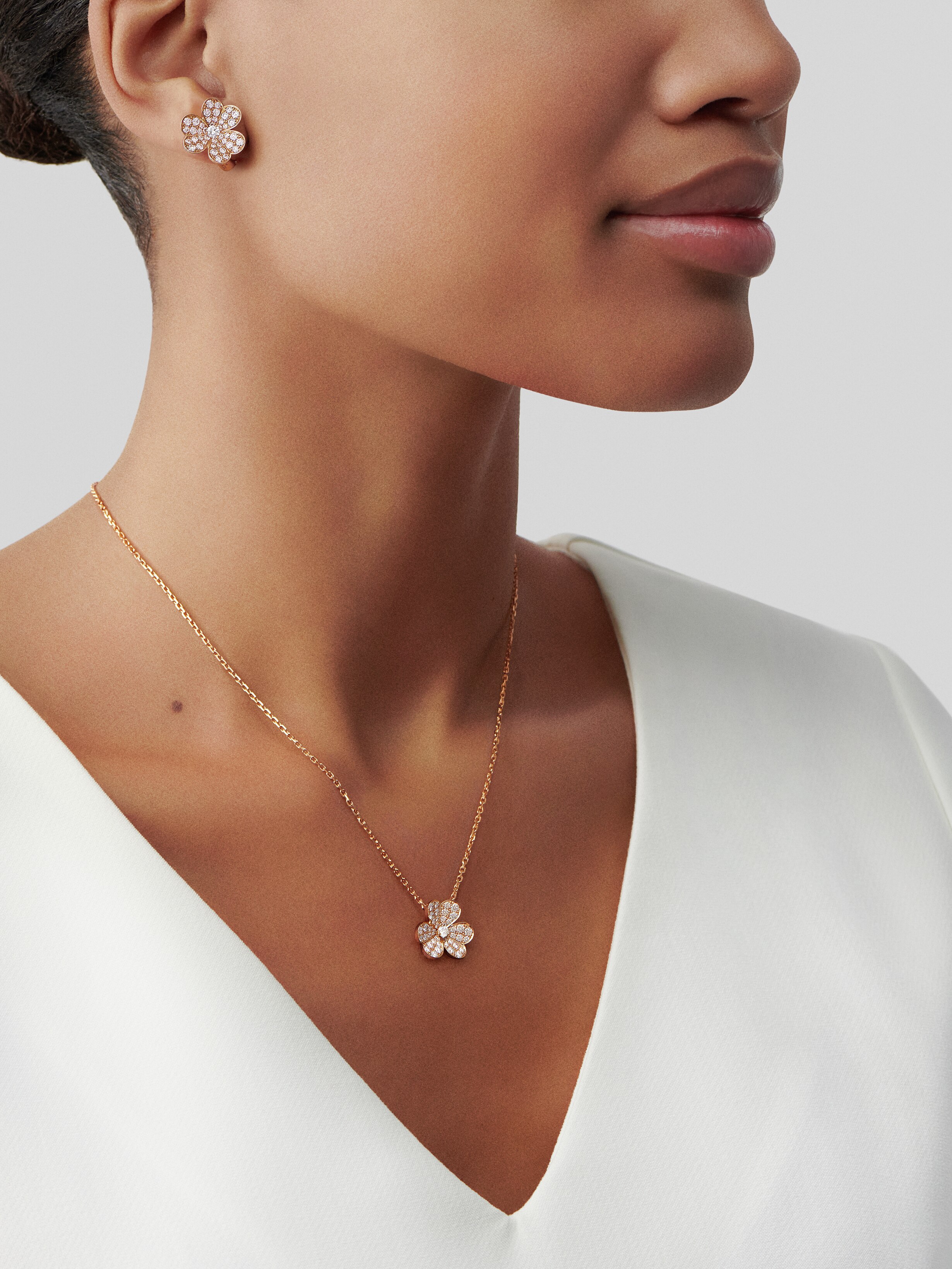 Van Cleef & Arpels Triple Flower Gold Necklace Full of Diamonds, Frivole pendant, small model