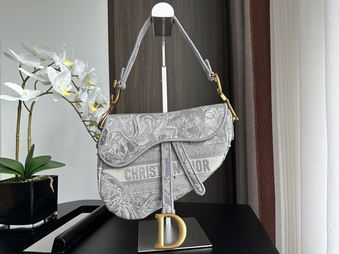 Dior Embroidery Saddle Bag Shoulder Bag Handbag Mirror Quality Version 10A(Replica)