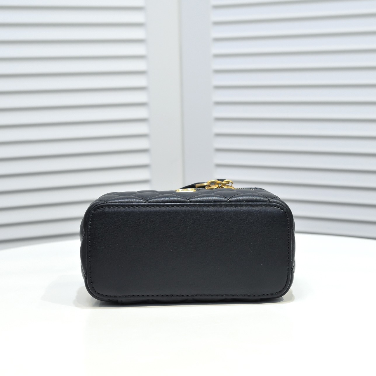 Chanel  Golden·Ball Makeup Box Bag  Shoulder Bag Handbag