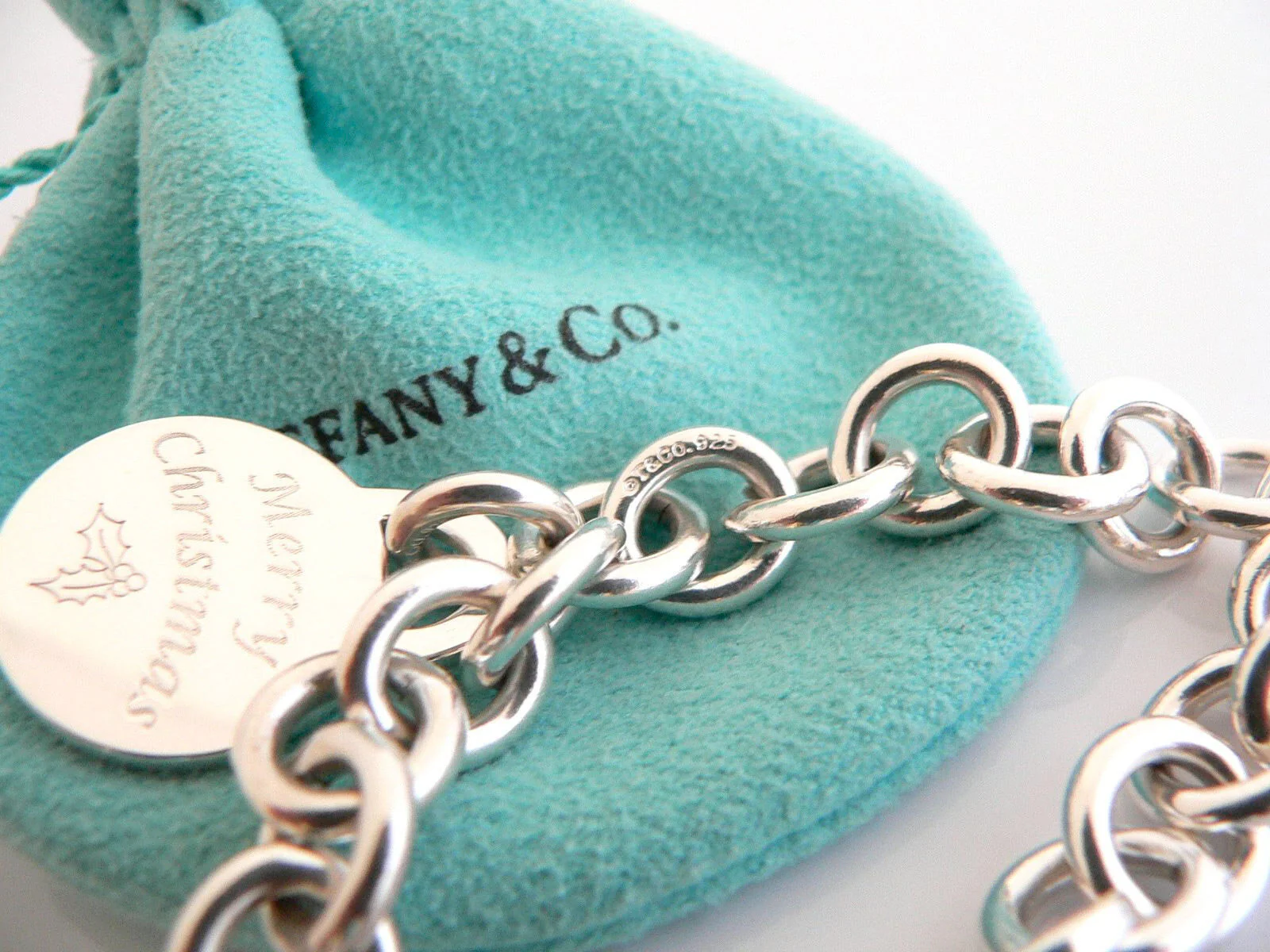 Tiffany & Co Bracelet Merry Chrismas Bangle Charm Pendant Chain Clasp Silver Art