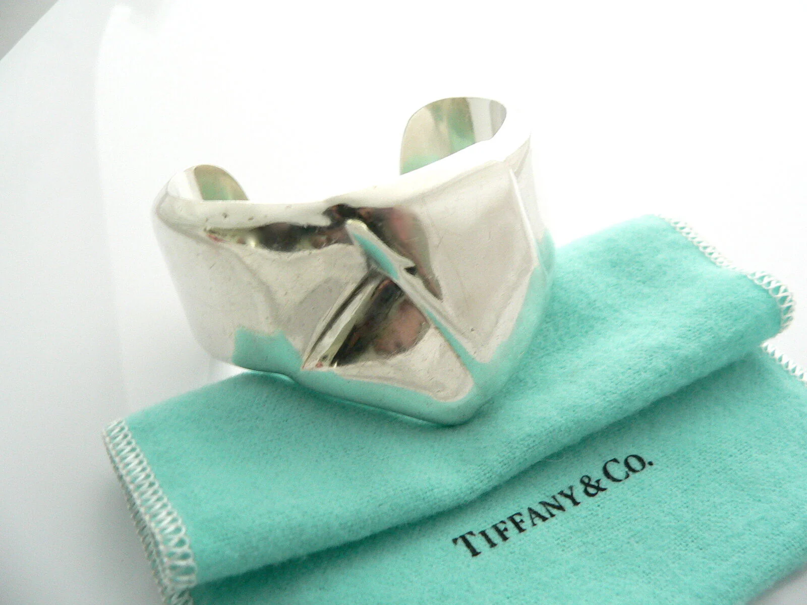 Tiffany & Co Silver Knot Ribbon Bow Cuff Bangle Bracelet 1978 Rare Gift Pouch