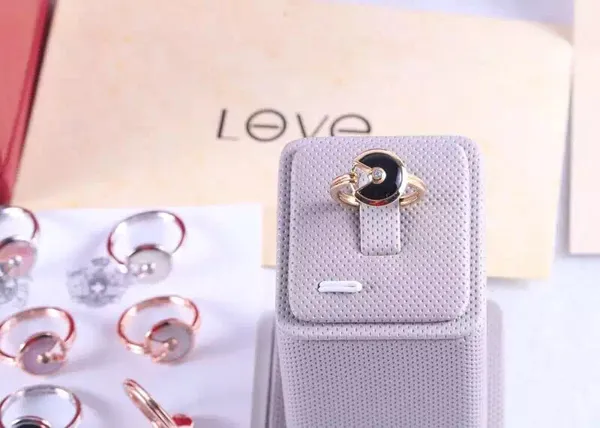 Amulette de Cartier Black Onyx Ring With Diamond in Yellow Gold, White Gold and Pink Gold