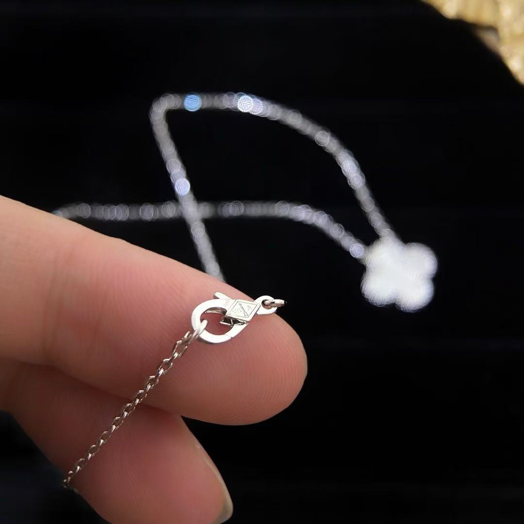 Van Cleef & Arpels Necklace 551