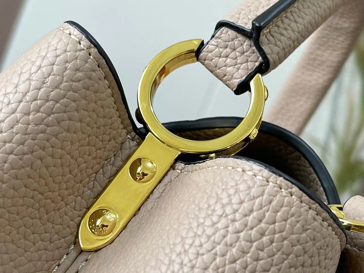 Louis Vuitton LV Capucines Strap Shoulder Bag Handbag (Replica)