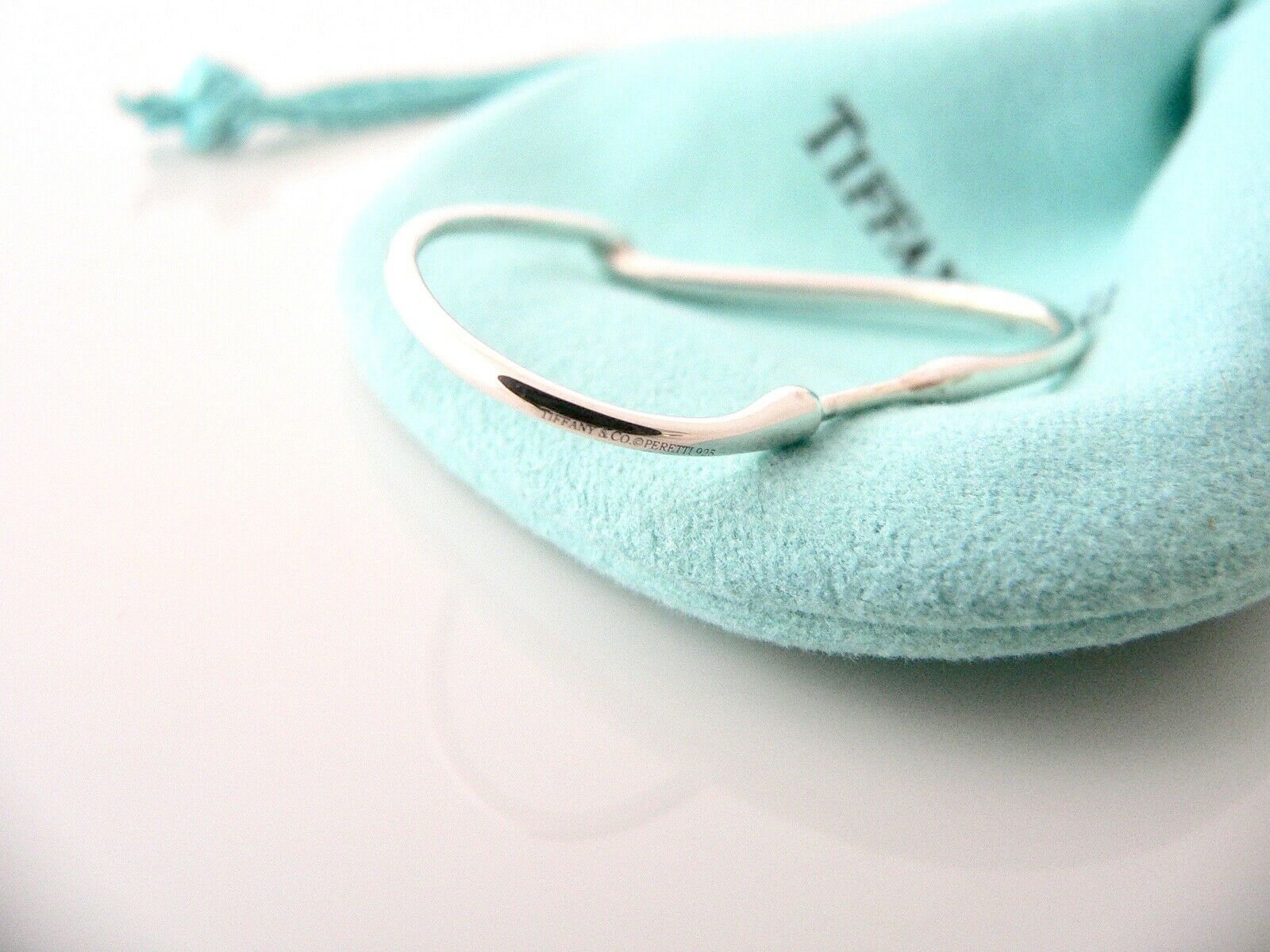 Tiffany & Co Peretti Open Heart Hoop Hoops Earrings 1.5 Inches Pouch Gift Love
