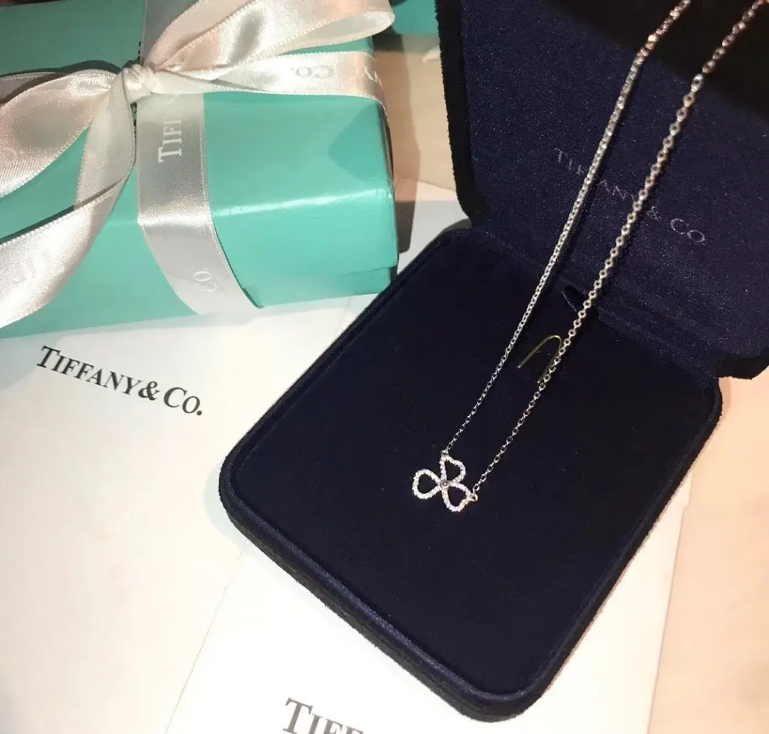 Tiffany & Co Elegant Style Paper Flowers Three Leaf Clover Open Flower Pendant Womens Diamonds Necklace