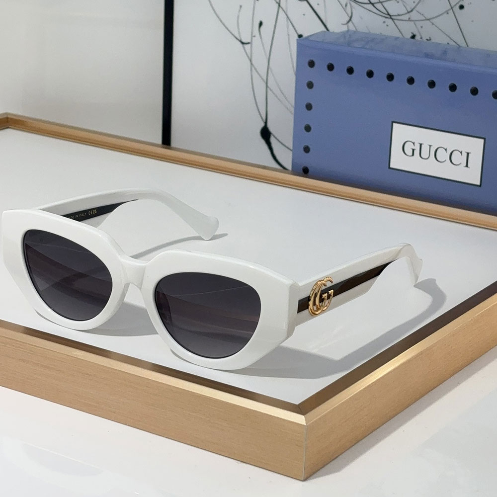 Gucci  The legs are Decorated With the Signature Double G  sunglasses Top quality （Replica）
