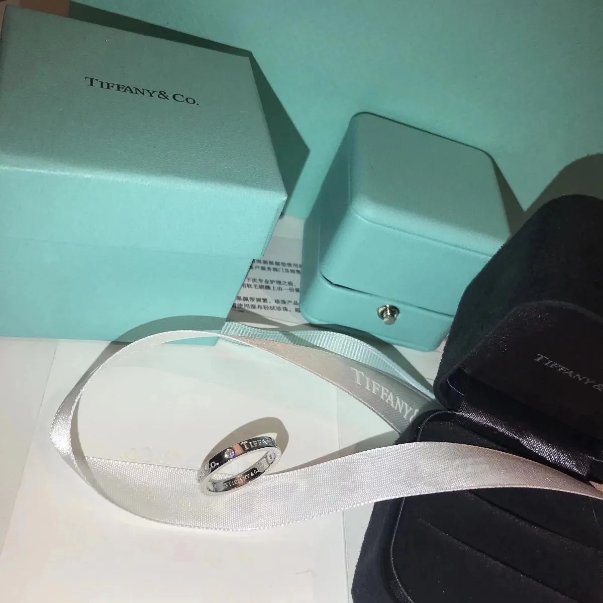 Tiffany & Co Narrow Band Studded Crystals Couple Style Fine Jewelry Street Luxurious Knock-off GRP02847