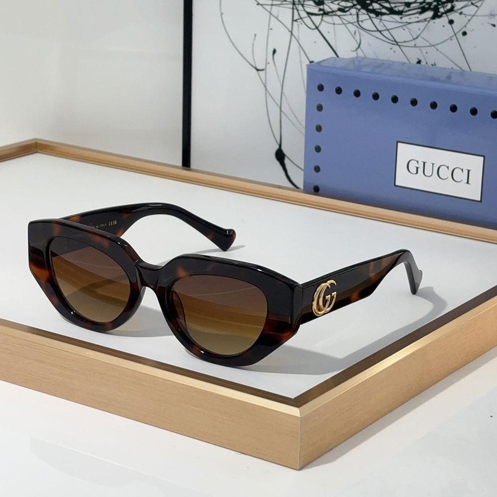 Gucci  The legs are Decorated With the Signature Double G  sunglasses Top quality （Replica）
