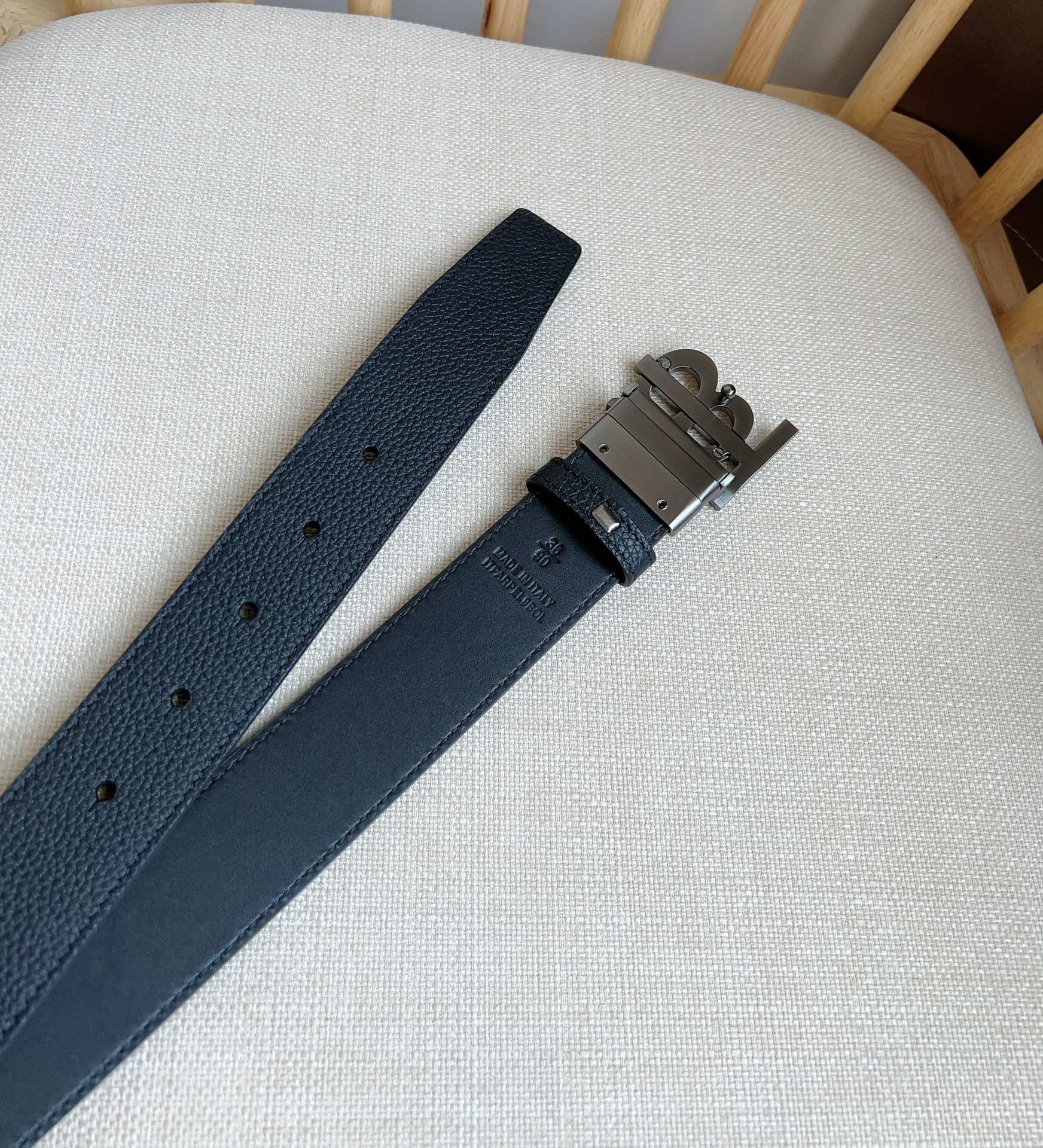 Burberry Leather Belts 1:1 Mirror Version