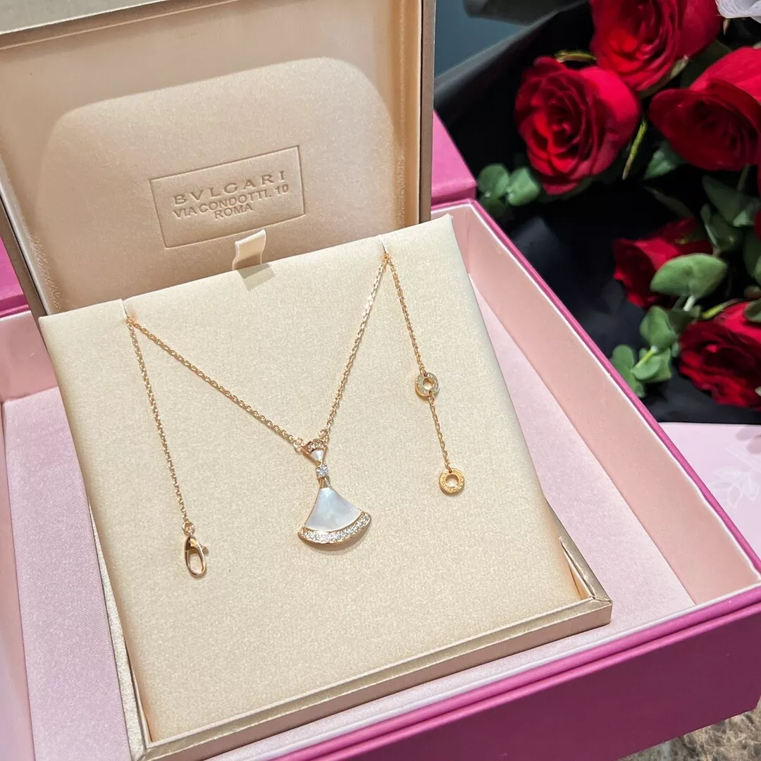 Bvlgari Diva Dream Pendant Shell Necklace