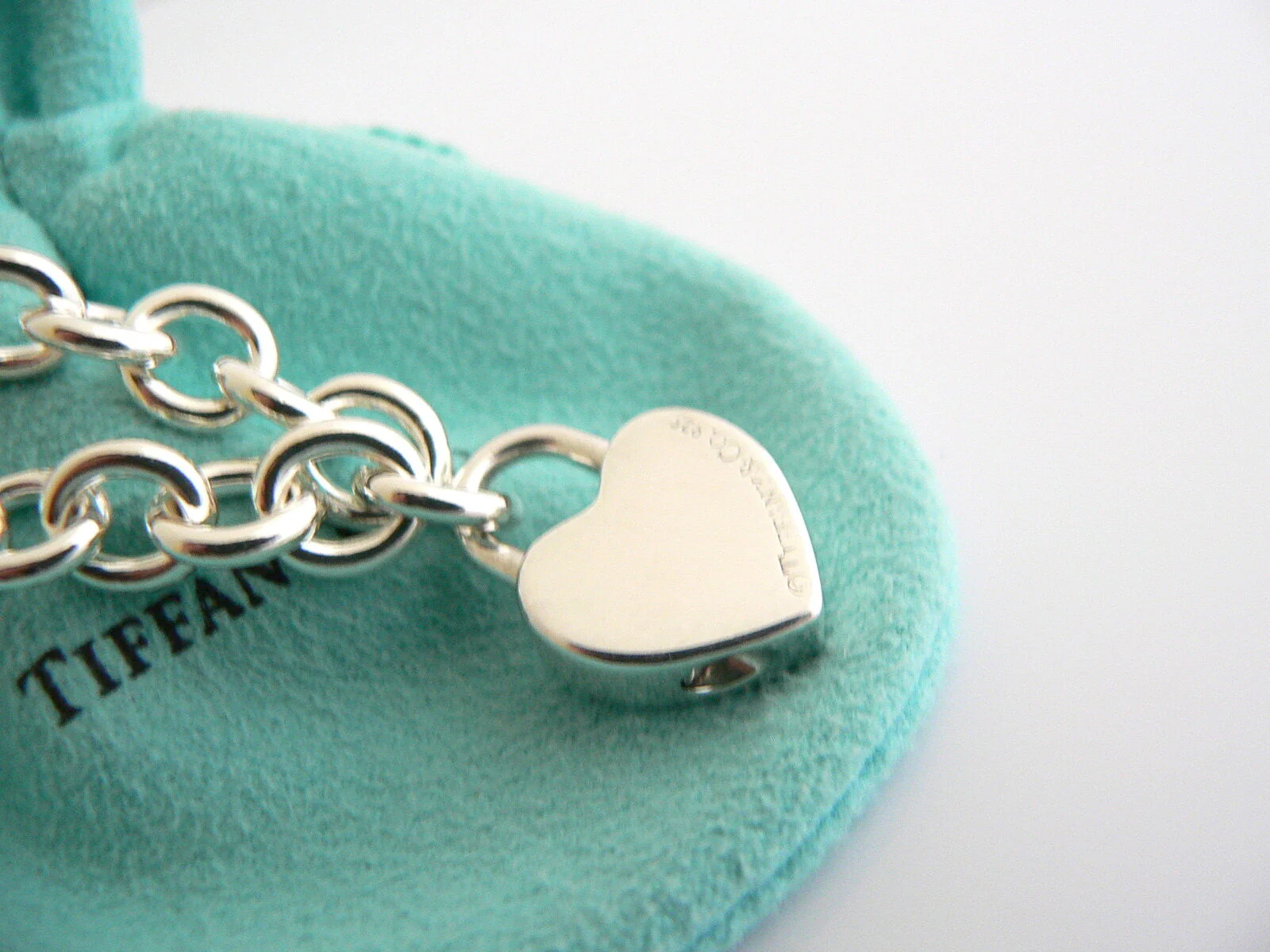 Tiffany & Co Silver HAPPY Heart Padlock Bracelet Bangle Charm Gift Pouch Love