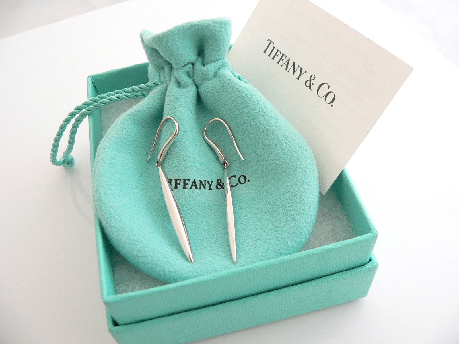 Tiffany & Co 18K Gold Feather Dangling Earrings Dangle T and Co Gift Pouch Box