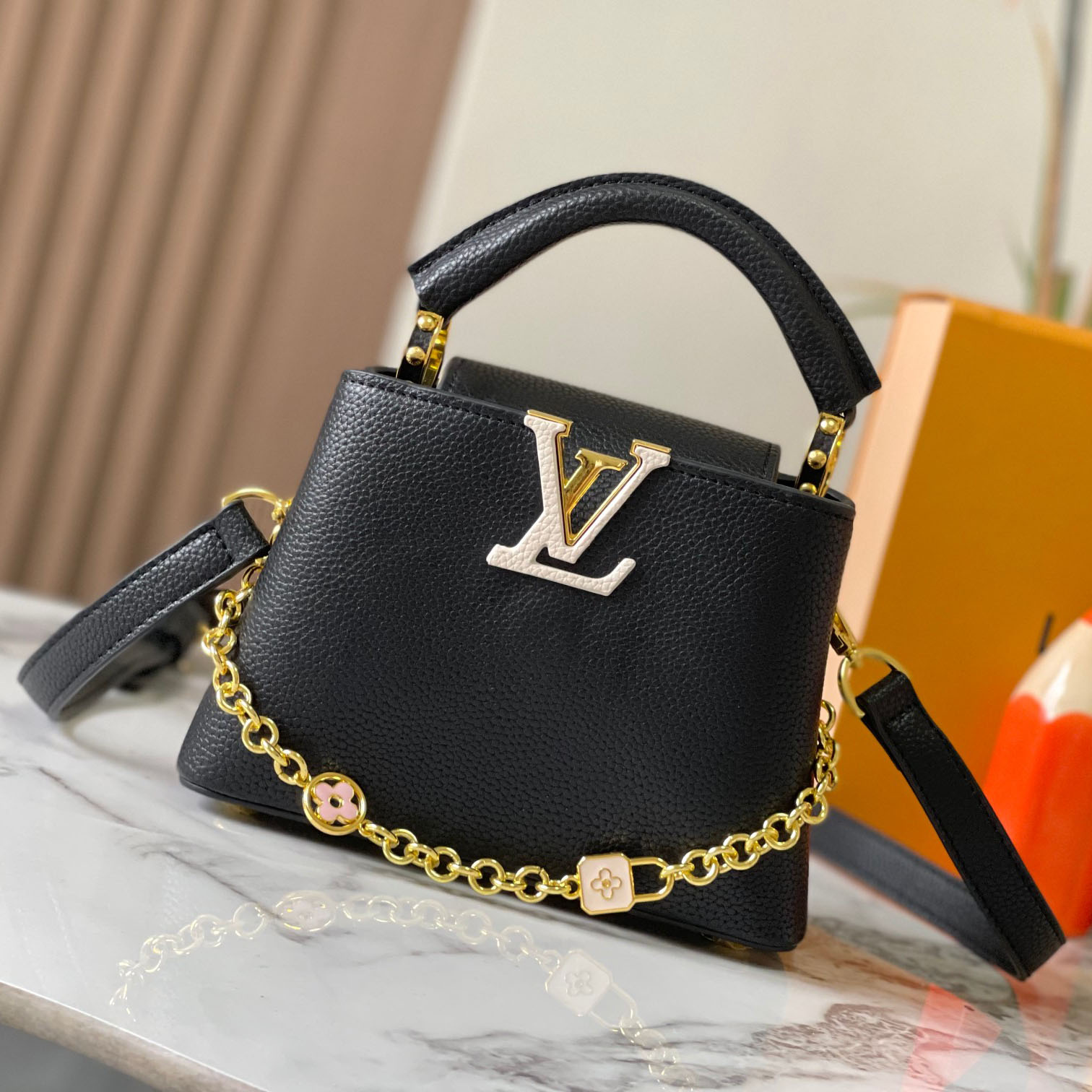 Louis Vuitton LV Capucines Love lock Chain Shoulder Bag M23950  (Replica)