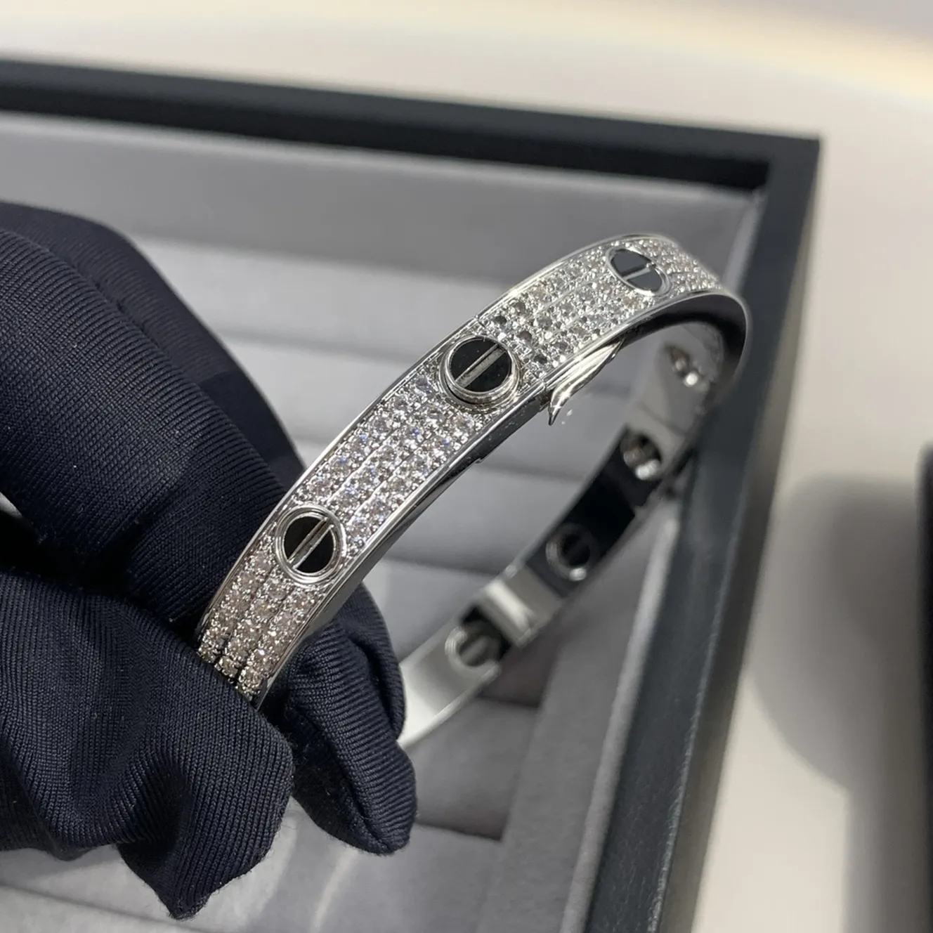 Cartier Love Bracelet Diamond-Paved Wiht Black Ceramic White Gold B6032417