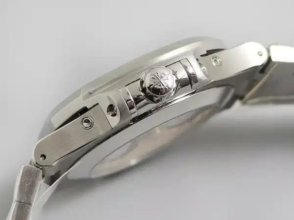 Nautilus 5726/1A-014 Annual Calendar, Moon phases 40.5 mm,Steel