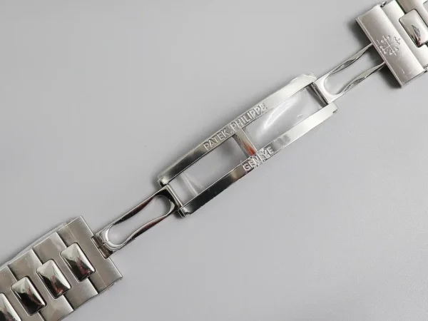 Nautilus 5726/1A-014 Annual Calendar, Moon phases 40.5 mm,Steel