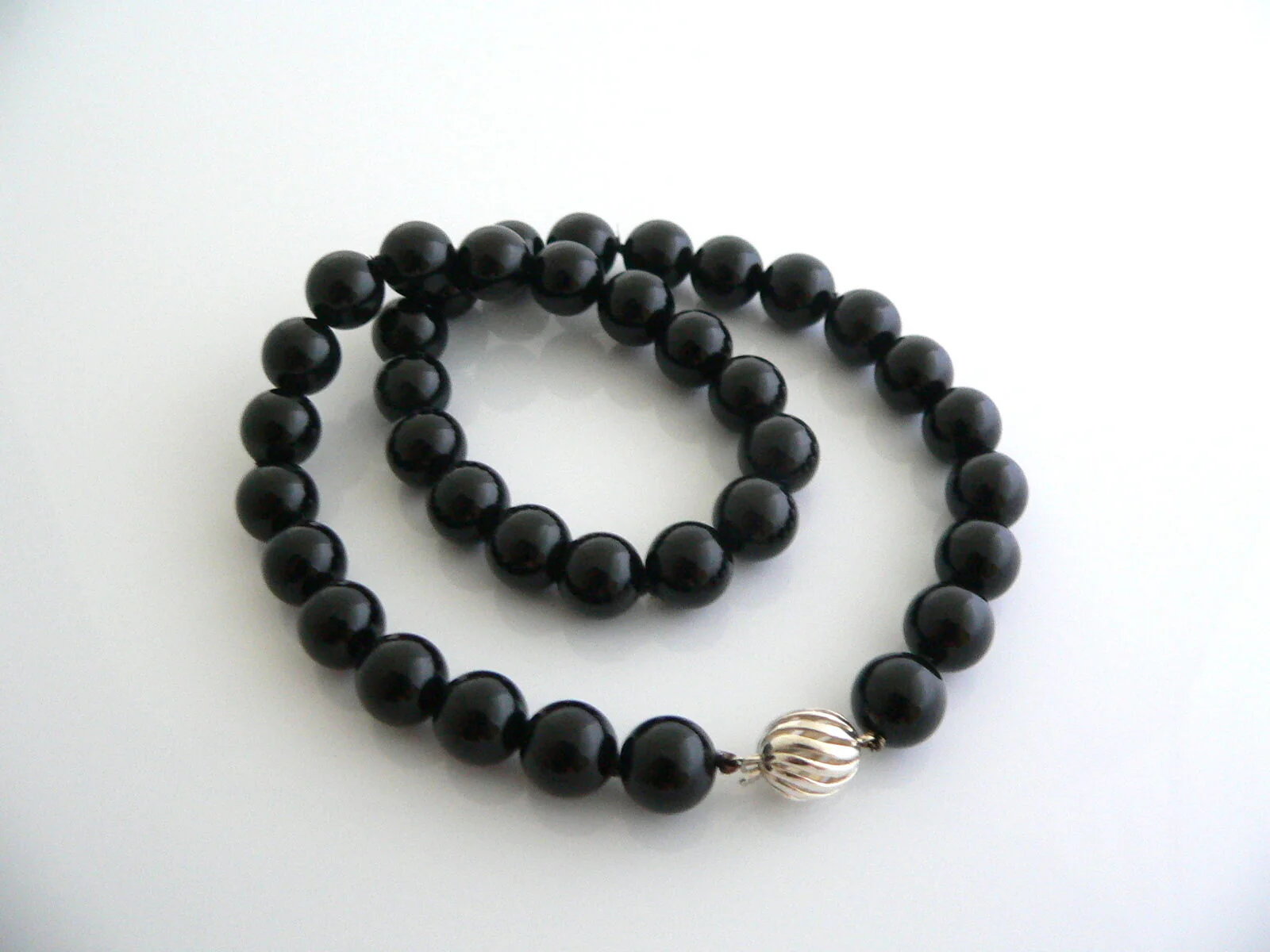 Tiffany & Co Onyx Bead Necklace Pendant Chain Twirl Clasp Silver Love Gift Pouch