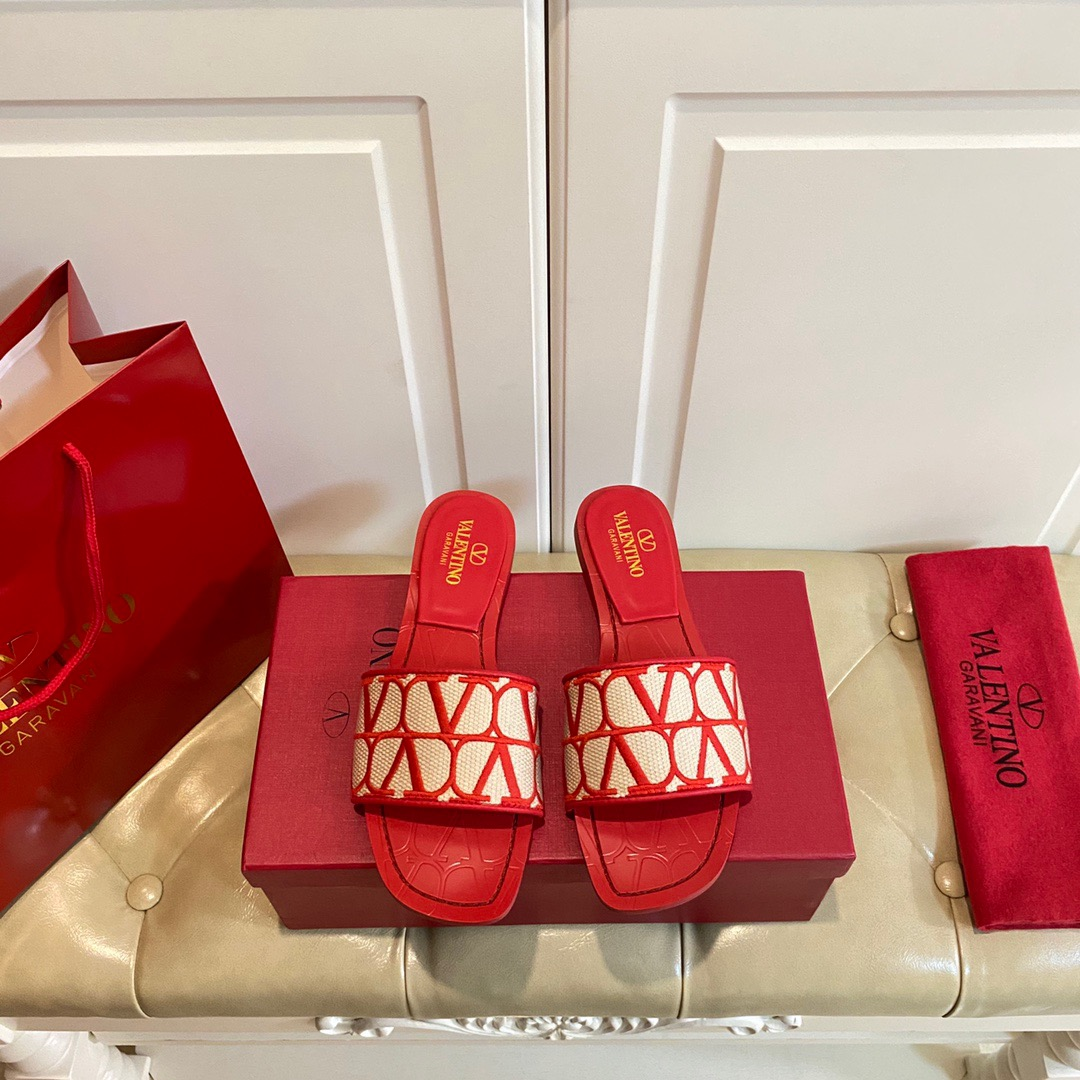 Valentino Everything Fits Comfortably Slide Sandal(Replica)