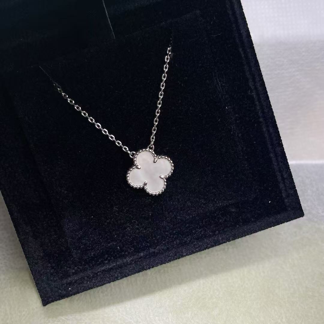 Van Cleef & Arpels Necklace 551