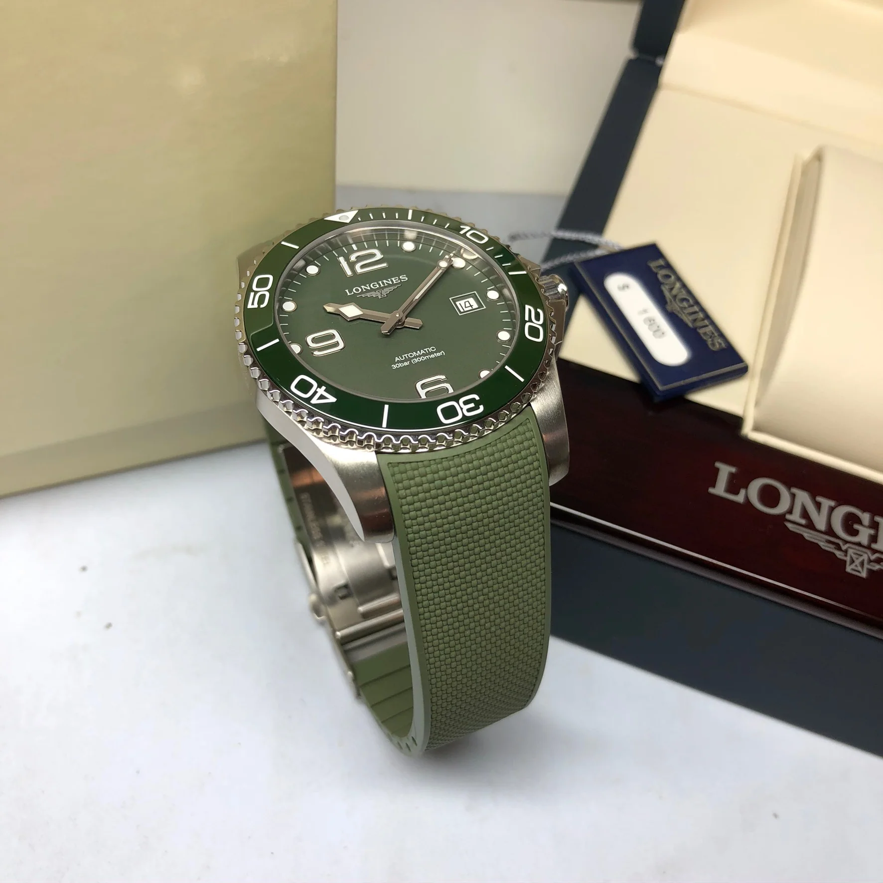 Hydroconquest 41MM Automatic Green Ceramic Diving Watch L37814069