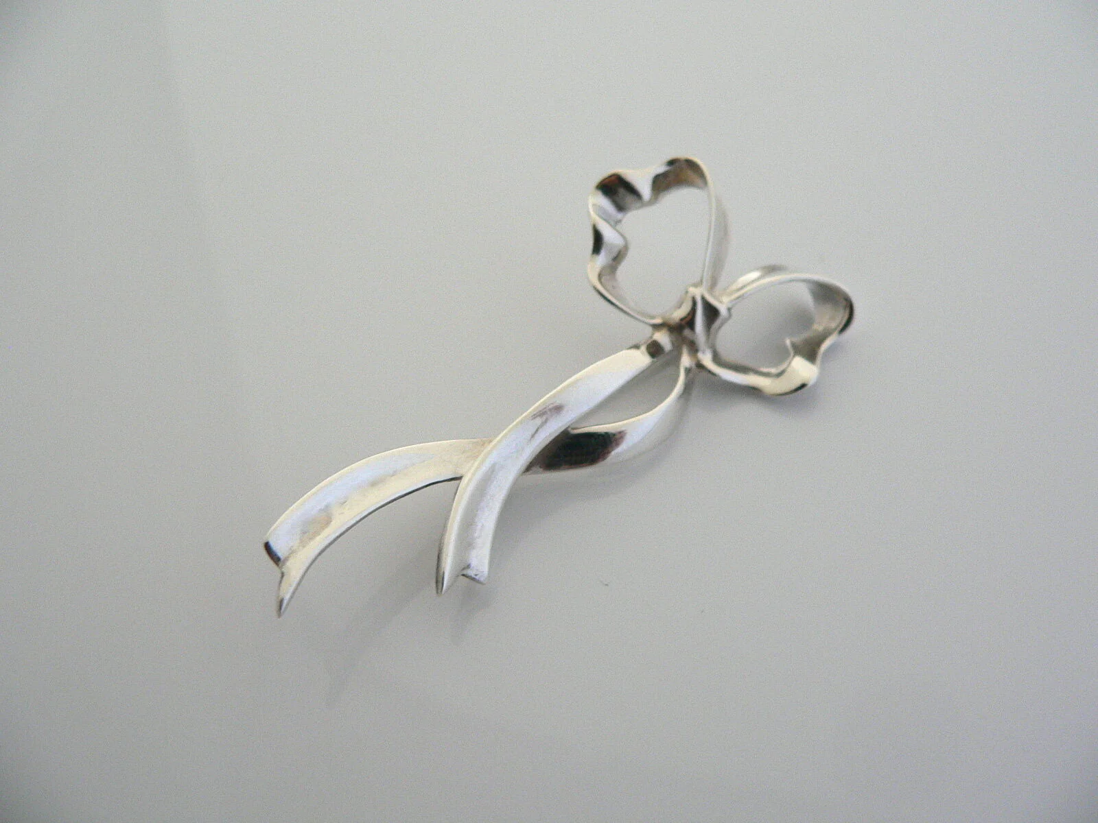 Tiffany & Co Silver Ribbon Bow Brooch Pin Gift Love Flowing Floating 2.25 Inch