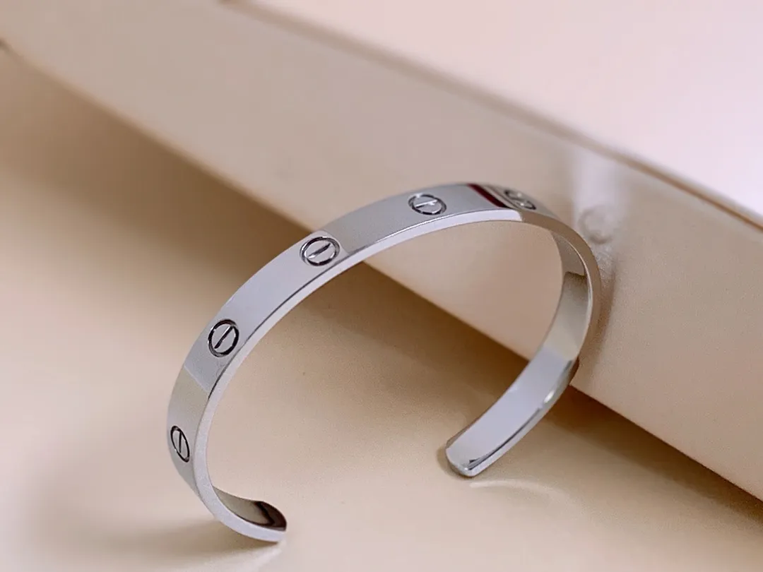 Cartier Semi-Open Love Bracelet Love Bracelet Yellow Gold/White Gold/Rose Gold