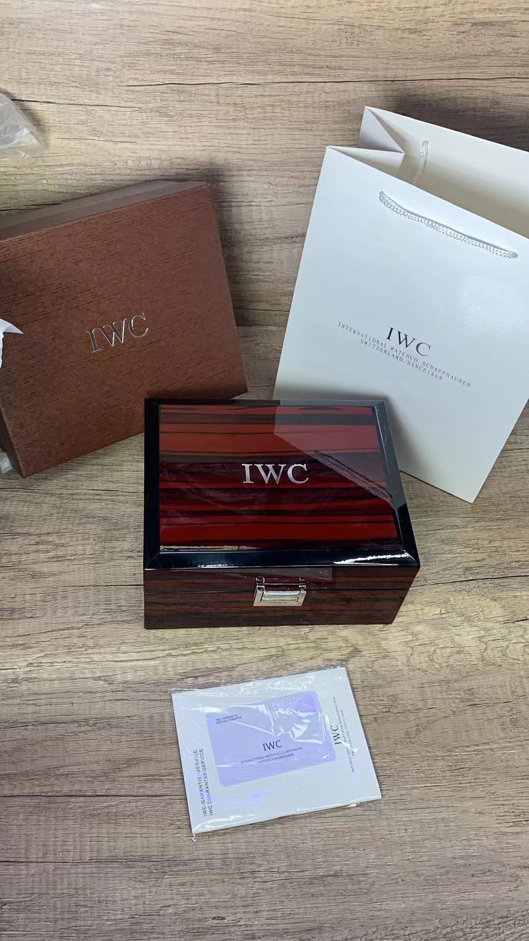 IW* Watch Box