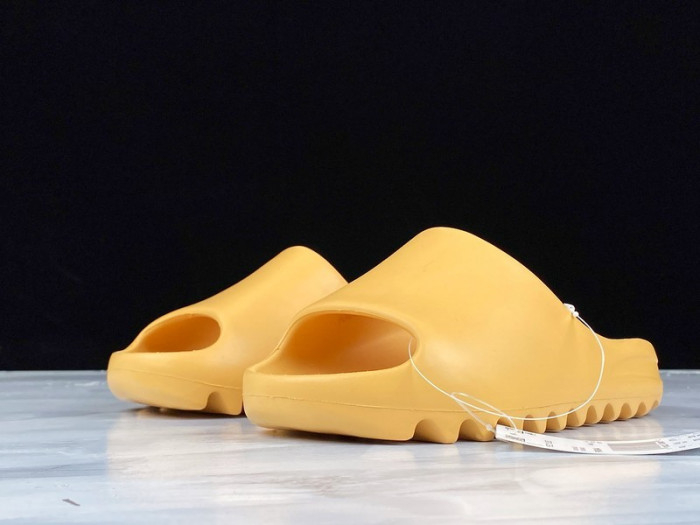 Yeezy Slide Desert Sand FW6344
