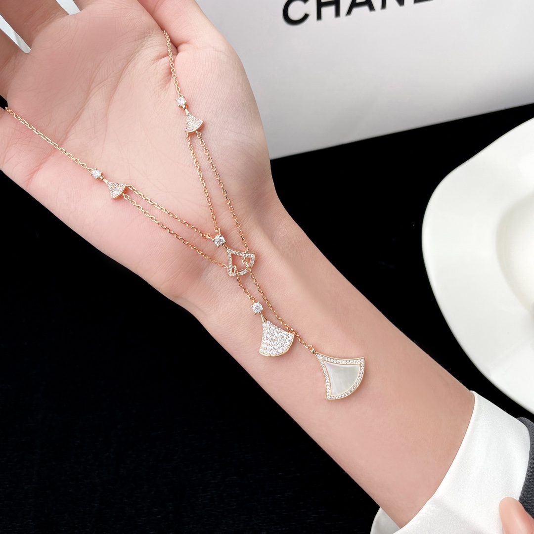 BVLGARI DIVAS' DREAM NECKLACE, Must-have, Rose Gold