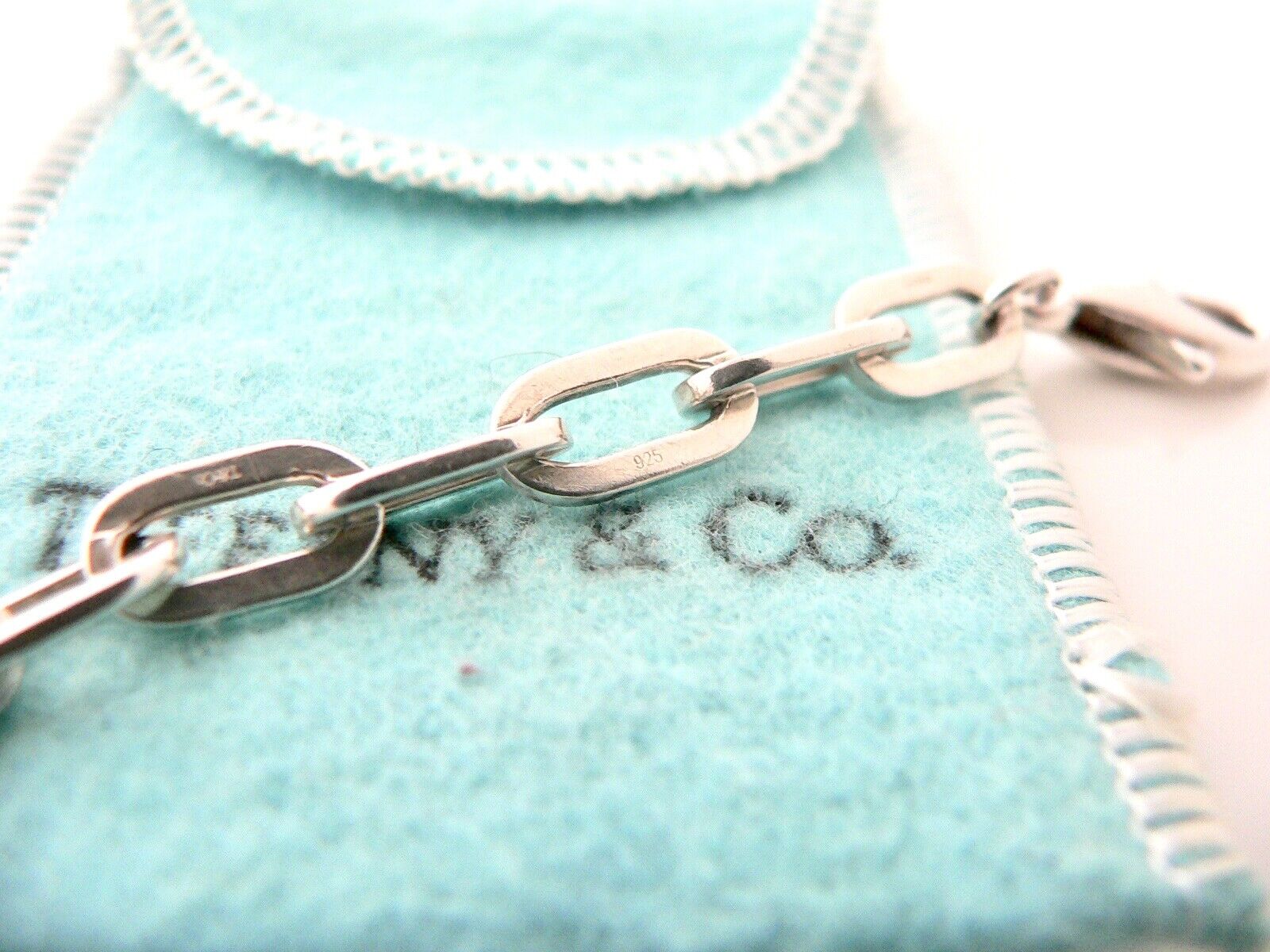 Tiffany & Co Oval Link Charm Bracelet Bangle 8 Inch Chain Silver Gift Pouch Love