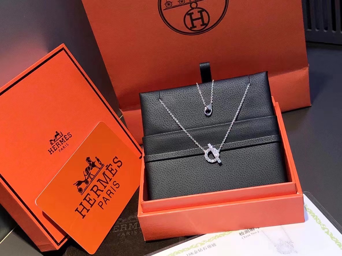 Q Necklace with Full Diamonds