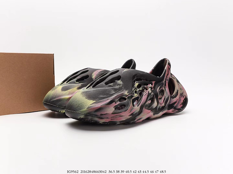 Yeezy Foam Runner MX Carbon IG9562