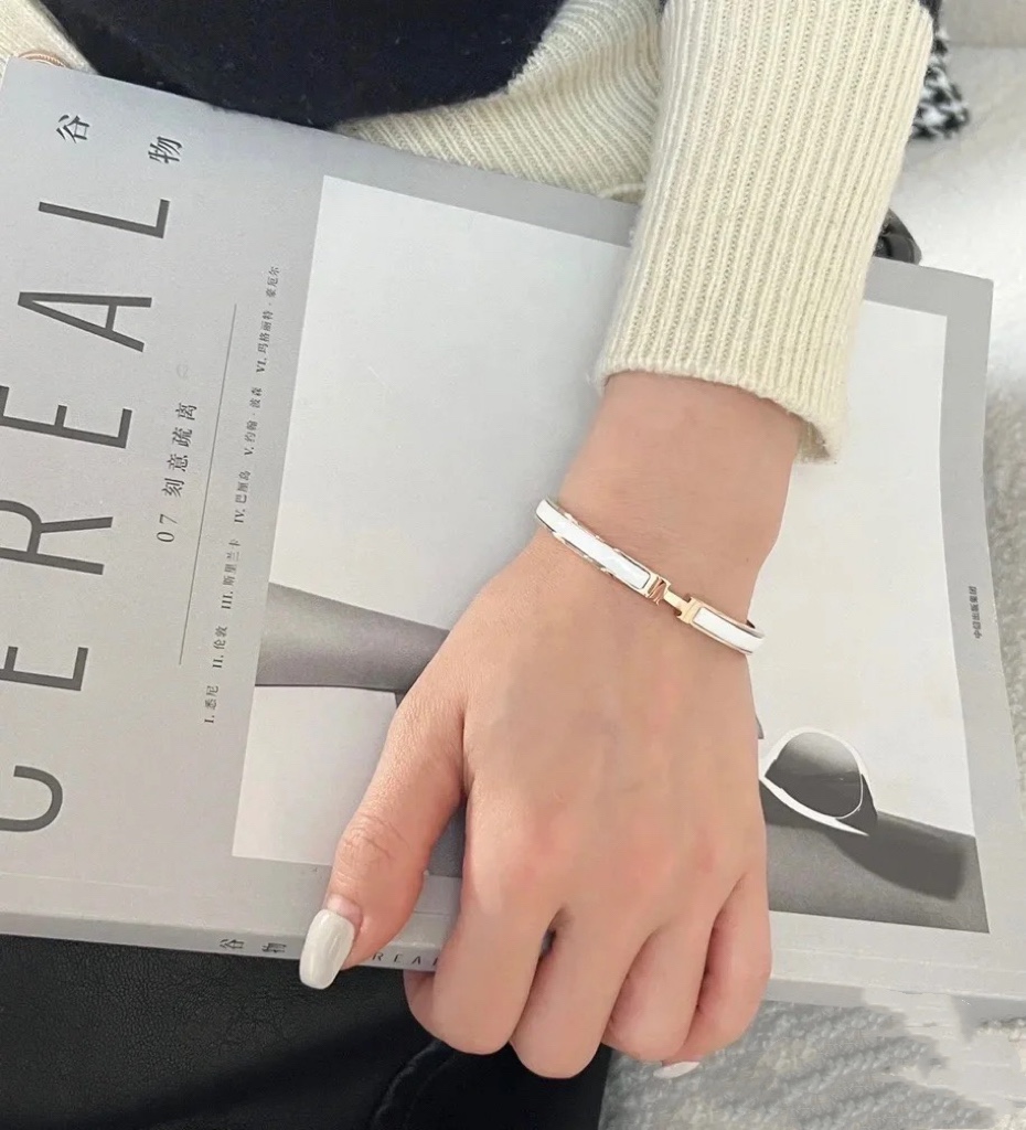 Enamel Hermes Clic H bracelet, Narrow version, Black & White