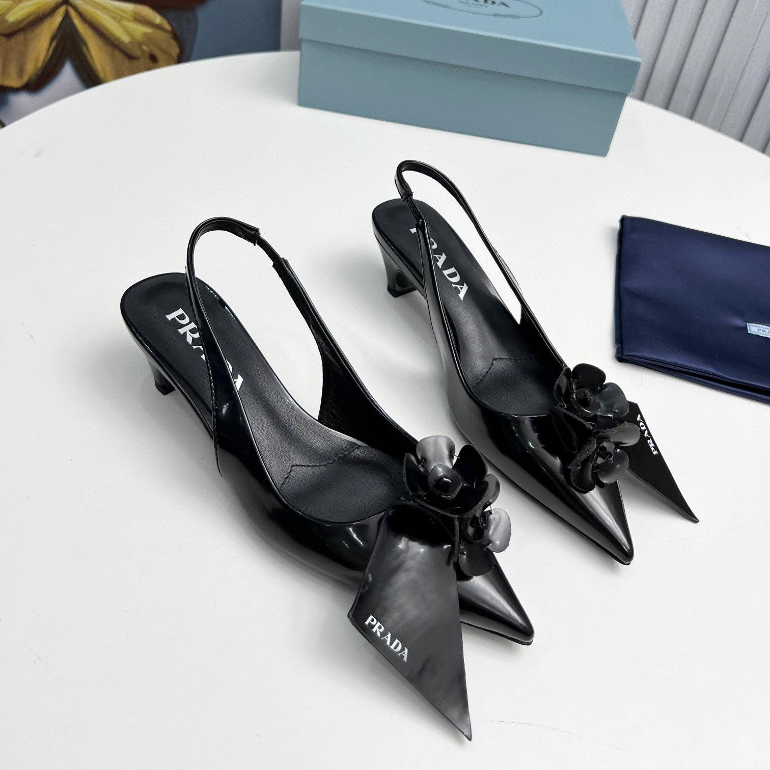 Prada  Leather Temperament Piece  Sandals Slide (Replica)