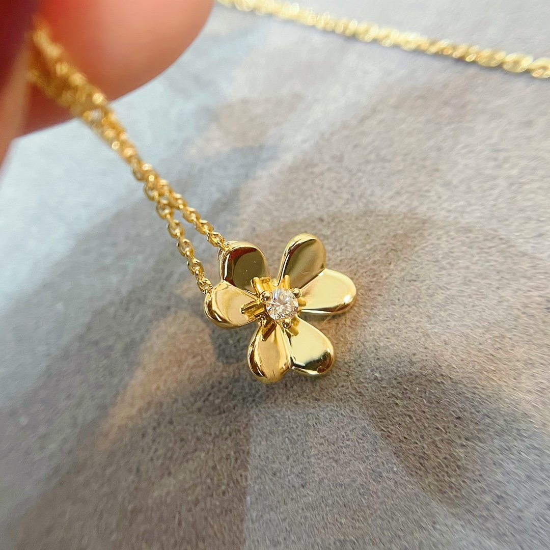 Van Cleef & Arpels Gold Three Flowers Necklace, Frivole pendant, mini model