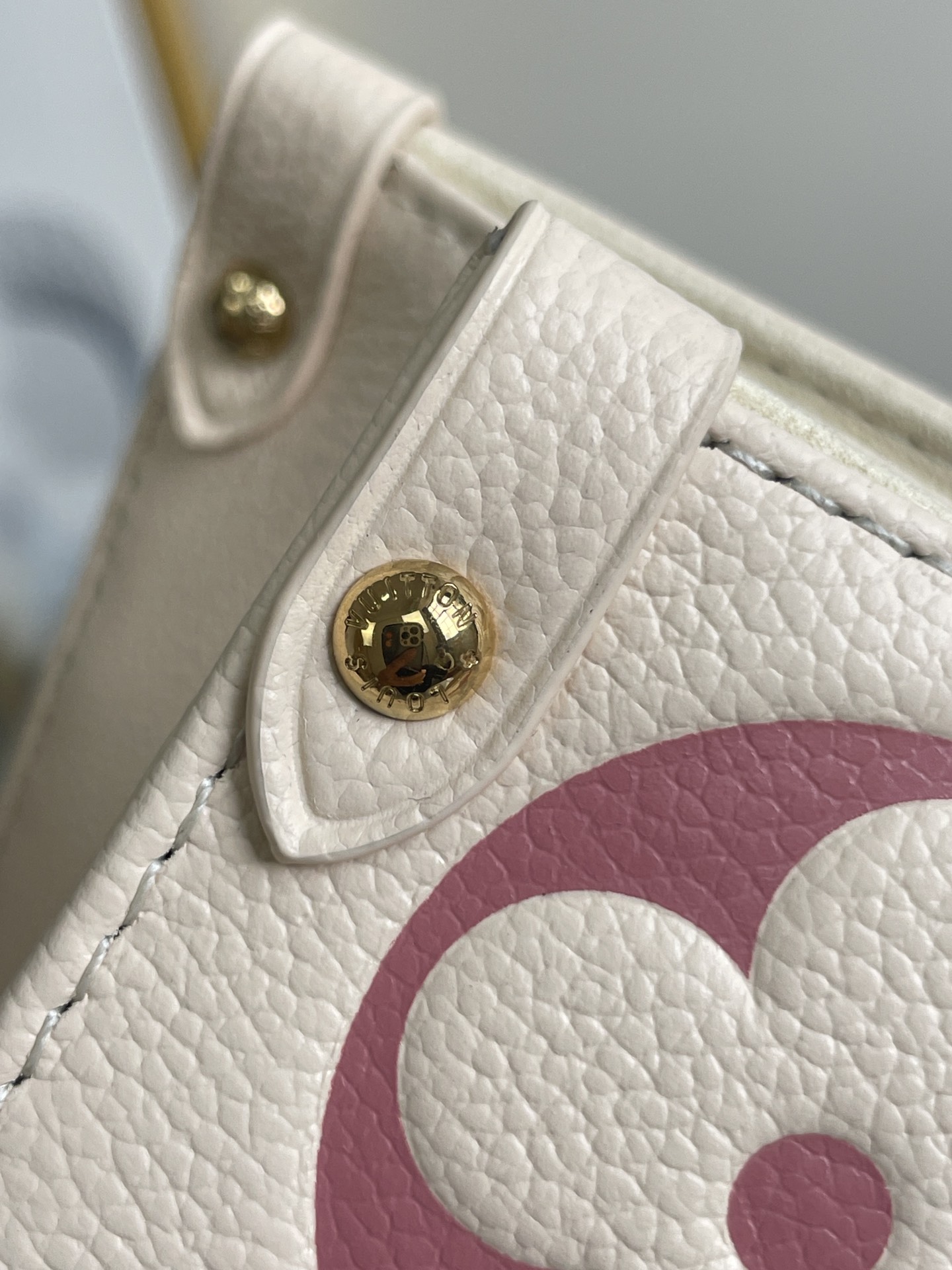 Louis Vuitton OnTheGo MM Tote Bag M21575