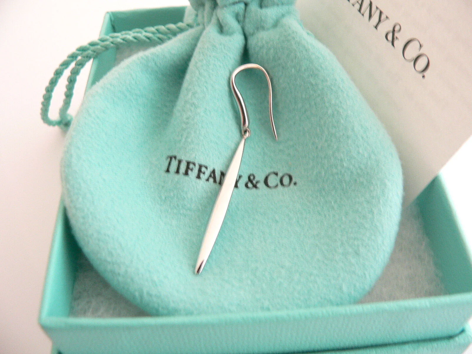 Tiffany & Co 18K Gold Feather Dangling Earrings Dangle T and Co Gift Pouch Box